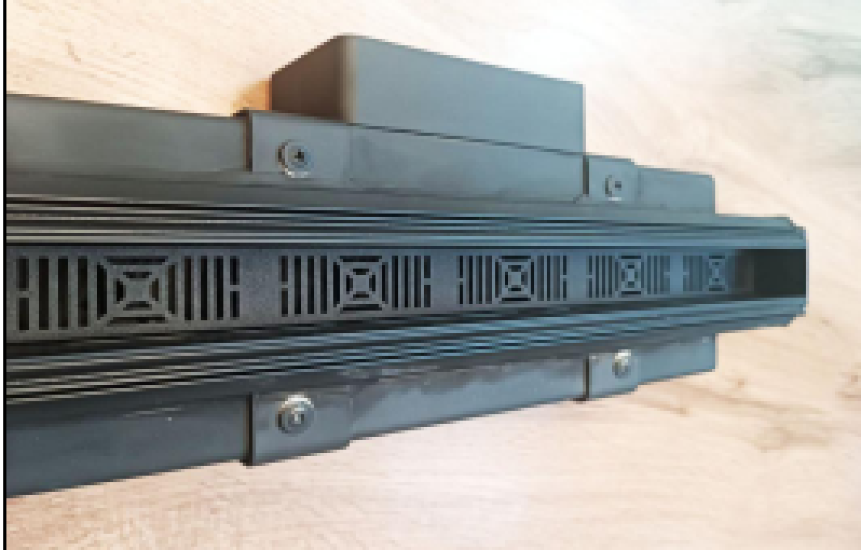 Щелевой диффузор гарпунного типа (без регулировки).