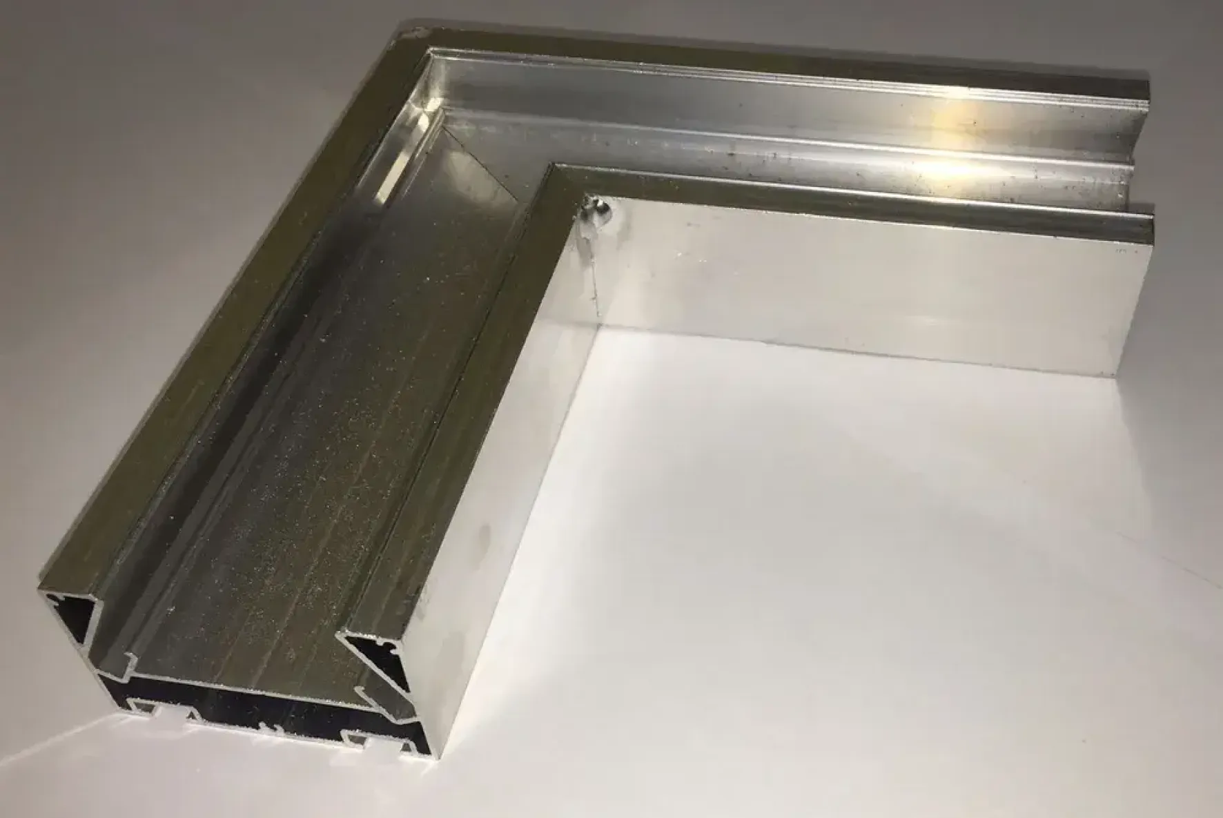 Угол готовый TREK 02 