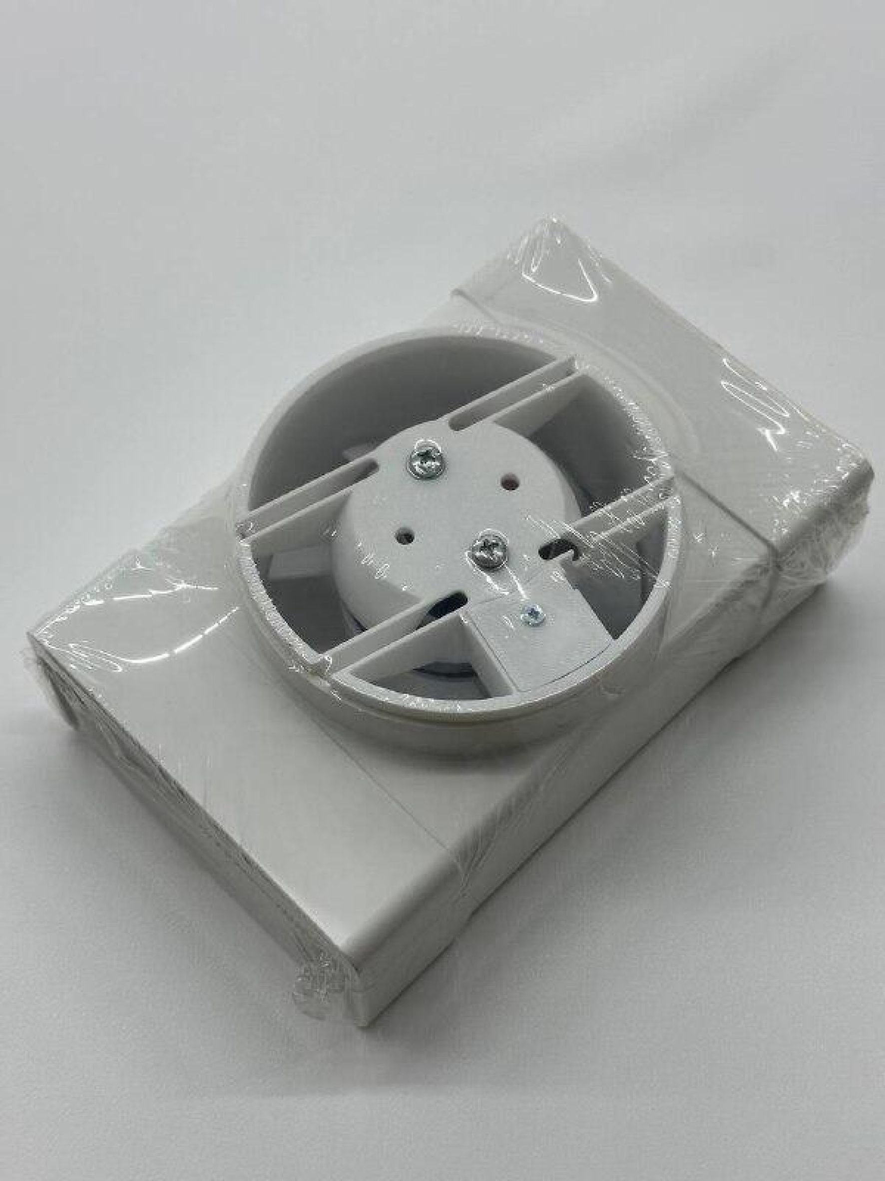 Вентилятор скрытого монтажа D100*H57 +тройник плоский-круглый D100*55*100 (комплект)