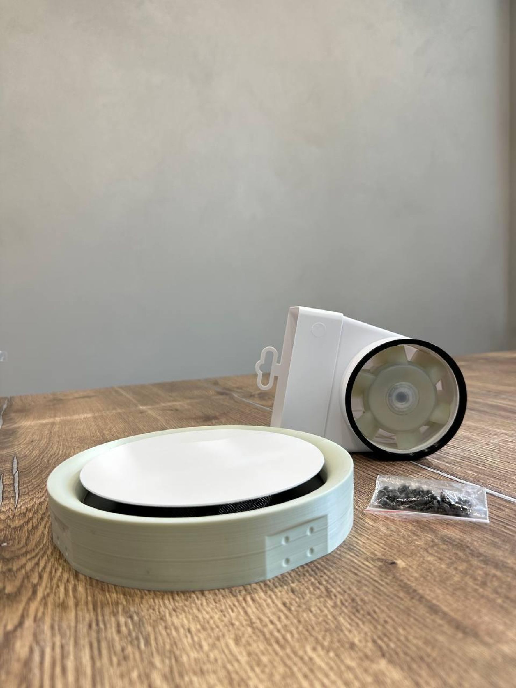 Решетка радиусная теневая на магнитах с ультратонким вентилятором MMotors и "коленом"